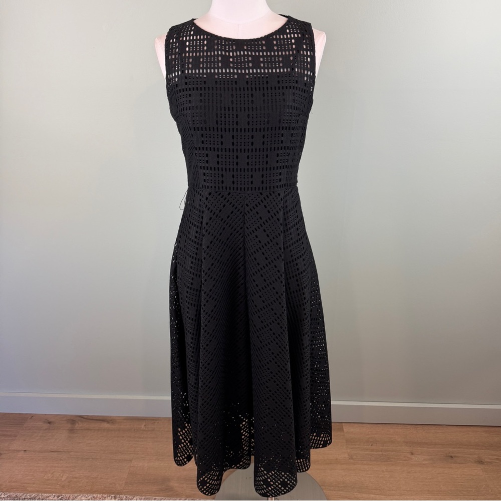 Akris Punto Laser cut out fit & flare Elegant Black Sleeveless Midi Dress size 6